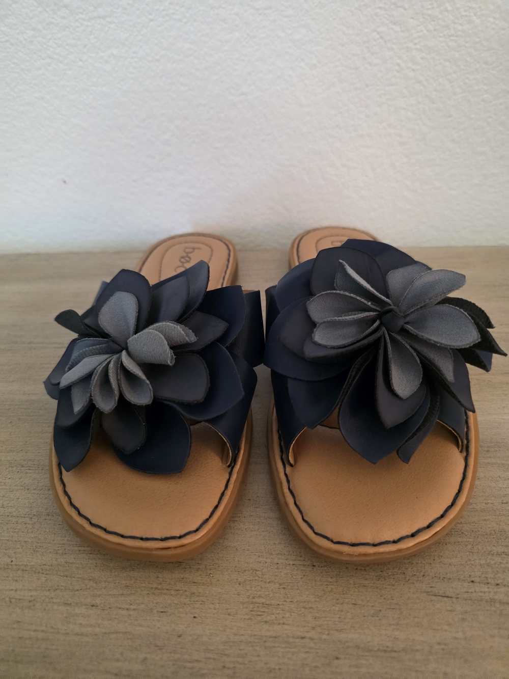 Women's Navy Floral Slide Sandals Size 6
